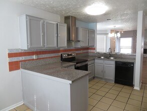 12824 Westpark Dr in Houston, TX - Building Photo - Building Photo