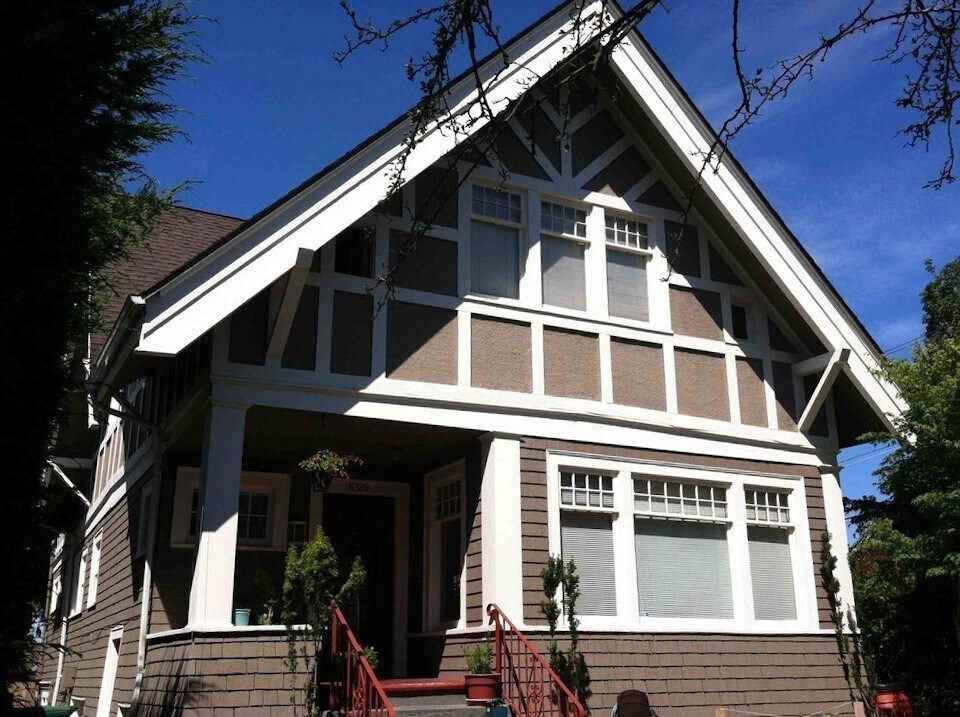 6329 17th Ave NE in Seattle, WA - Building Photo