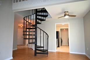 2553 Stockbridge Dr, Unit b in Charlotte, NC - Building Photo