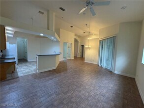 420 SE 13th Pl in Cape Coral, FL - Foto de edificio - Building Photo