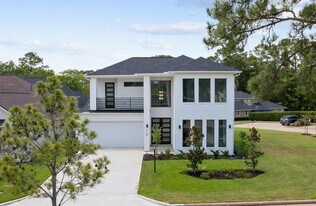 114 Bentwood Dr in Montgomery, TX - Building Photo