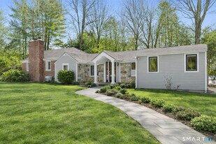 815 Valley Rd in New Canaan, CT - Building Photo