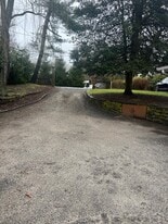 7 Harbor View Rd in Stony Brook, NY - Building Photo