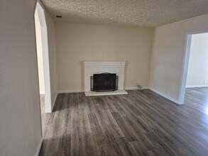 5549 Wilsey Way in Carmichael, CA - Building Photo - Building Photo