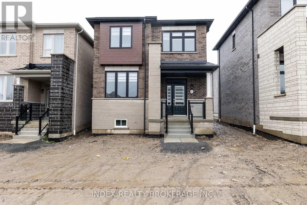 21 Mountainside Cres in Whitby, ON - Building Photo