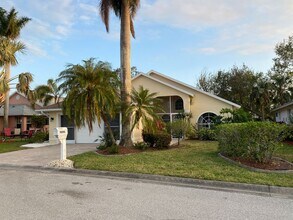 9096 Palm Island Cir in North Fort Myers, FL - Building Photo - Building Photo