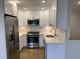 301 Maverick St, Unit 4 Apartamentos