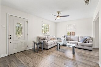 3327 Burlingdell Ave in Dallas, TX - Building Photo - Building Photo