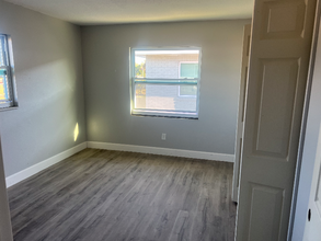 1724 2nd St NW in Apopka, FL - Foto de edificio - Building Photo