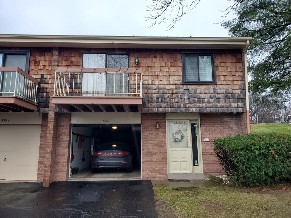 2785 Bingham Dr in Pittsburgh, PA - Building Photo