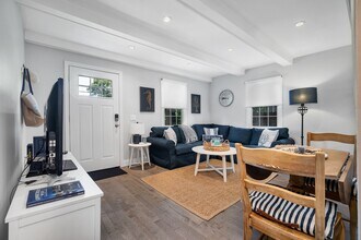 76 S Edgewood Rd in East Lyme, CT - Building Photo - Building Photo