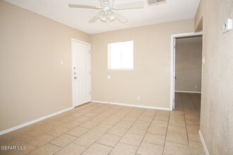 8604 Lawson St in El Paso, TX - Building Photo - Building Photo