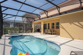 6047 Broad Oak Dr in Davenport, FL - Foto de edificio - Building Photo