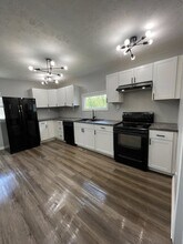 1554 Wheeling Ave in Zanesville, OH - Building Photo - Building Photo