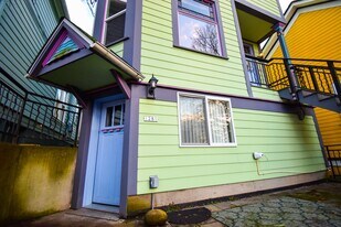 128 SE 22nd Ave in Portland, OR - Building Photo