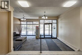 1950 Main St W in Hamilton, ON - Building Photo - Building Photo
