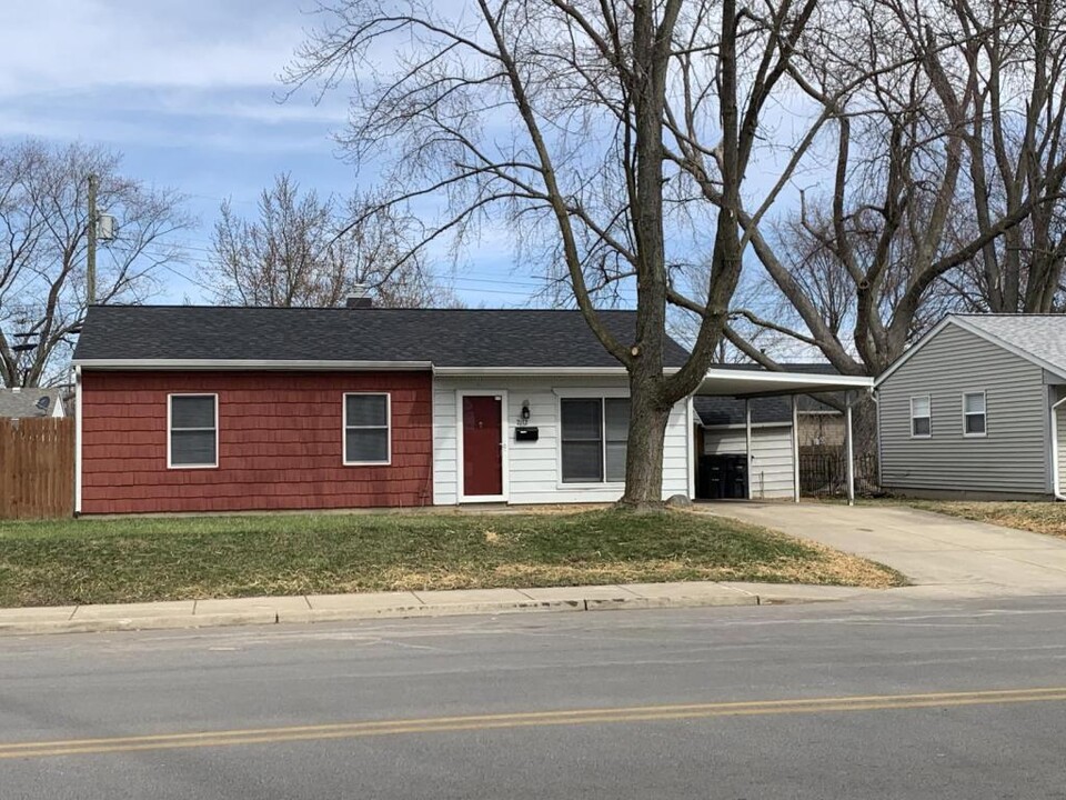 2112 Brady Ln in Lafayette, IN - Building Photo