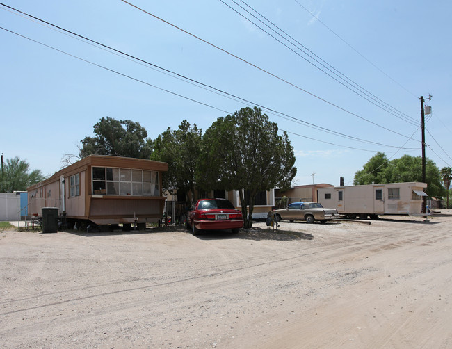 1701 W Higgins Ln in Tucson, AZ - Building Photo - Building Photo