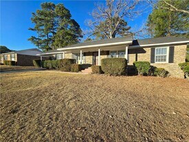 409 Glen Canyon Dr in Fayetteville, NC - Building Photo