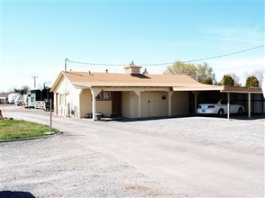 Four Wheel Mobile Home Park in Redmond, OR - Building Photo - Building Photo