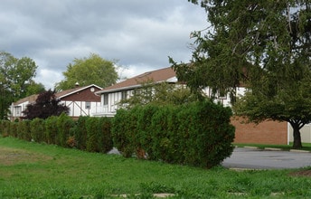 Almond/Grove Apartments in Williamsport, PA - Building Photo - Building Photo