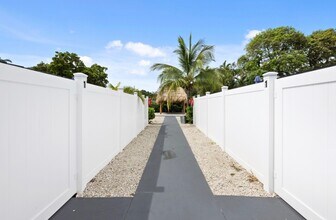 1708 SW 20th St in Fort Lauderdale, FL - Building Photo - Building Photo