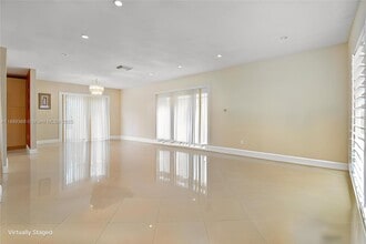 10201 NW 57th Terrace in Doral, FL - Building Photo - Building Photo