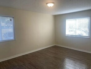 17 W Rhodes Dr in New Smyrna Beach, FL - Building Photo - Building Photo