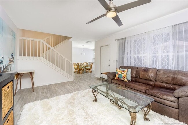 property at 2512 SW Danbury Ln
