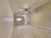 1323 Independence Dr in Orange Park, FL - Foto de edificio - Building Photo