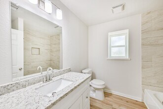 706 Azalea St in Lake Jackson, TX - Foto de edificio - Building Photo