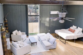 24 Morningside Dr S in Westport, CT - Building Photo - Building Photo