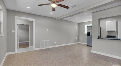 22 Adkinson Dr in Pensacola, FL - Foto de edificio - Building Photo