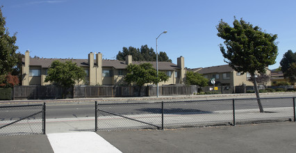 1006 Pinewood Ter in San Pablo, CA - Building Photo - Building Photo