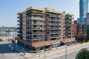 The Ravenwood in Calgary, AB - Building Photo