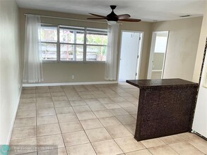 807 NE 22nd Dr-Unit -807 in Wilton Manors, FL - Building Photo - Building Photo