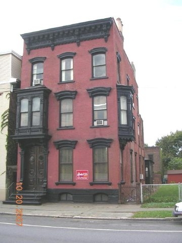 1429 Broadway in Watervliet, NY - Building Photo