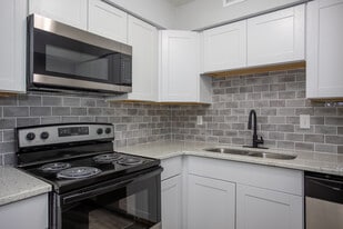 Dalecrest Place in Charlotte, NC - Building Photo