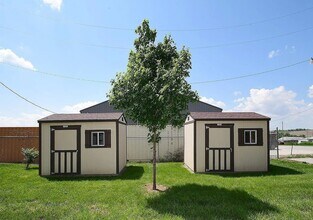 345 Spruce St, Unit B in Springfield, NE - Foto de edificio - Building Photo