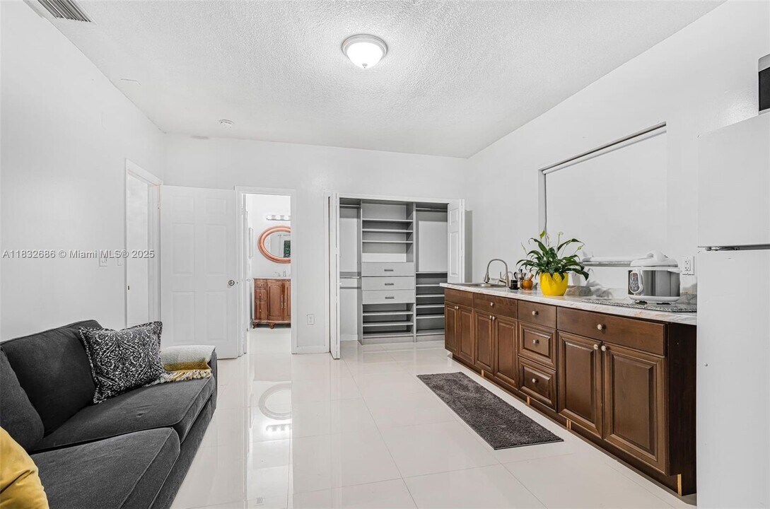 14156 SW 148th Ave in Miami, FL - Building Photo