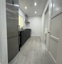 307 N Hollywood Way in Burbank, CA - Foto de edificio - Building Photo