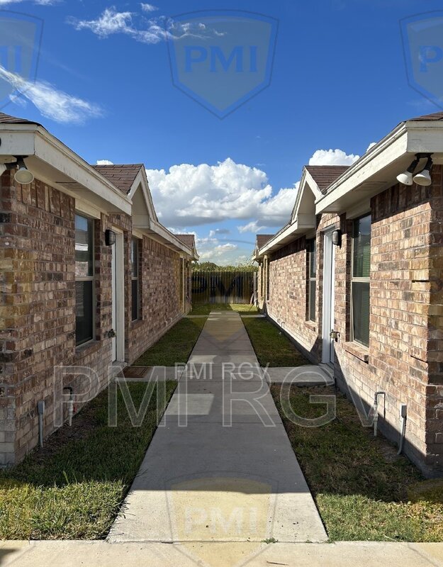 3007 Linda Vista St in Edinburg, TX - Building Photo - Building Photo