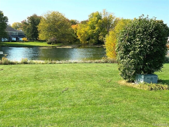 816 Bloomfield Village Blvd in Auburn Hills, MI - Building Photo - Building Photo