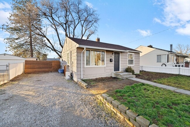 property at 5707 N Lindeke St