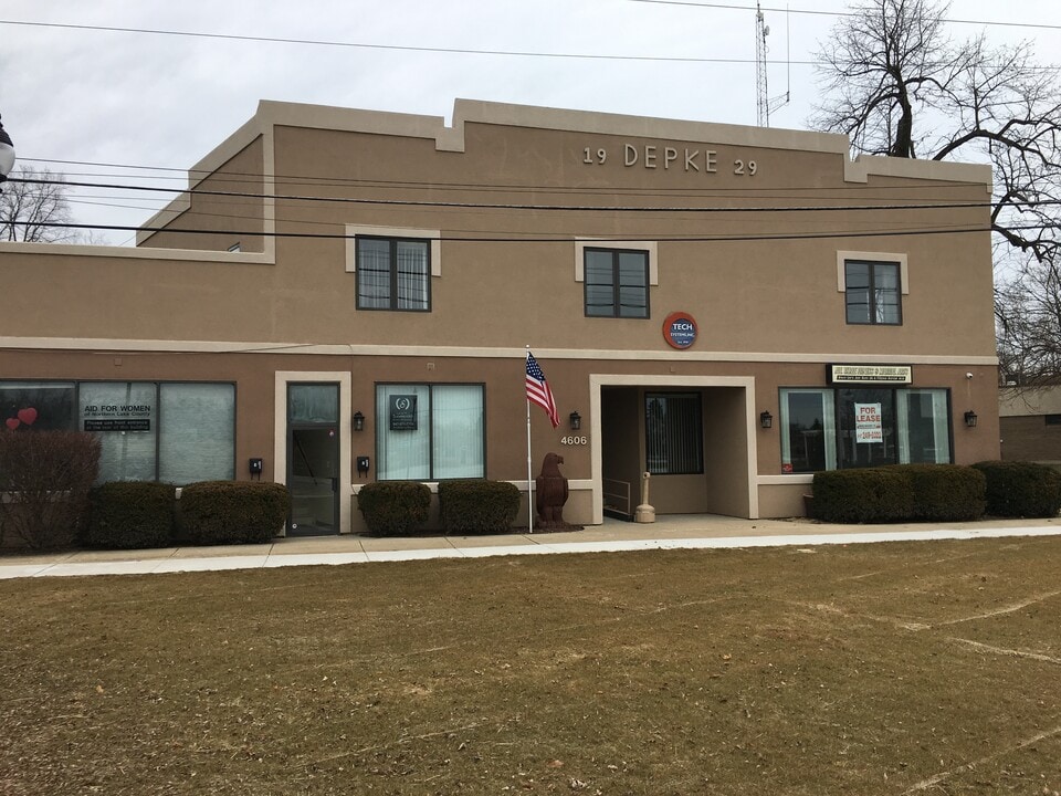 4606 Old Grand Ave, Unit 2 in Gurnee, IL - Building Photo