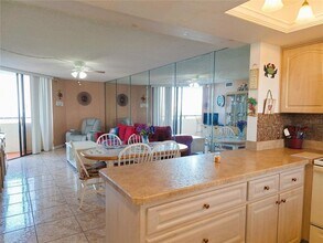 6009 Sea Ranch Dr, Unit 310 in Hudson, FL - Building Photo - Building Photo