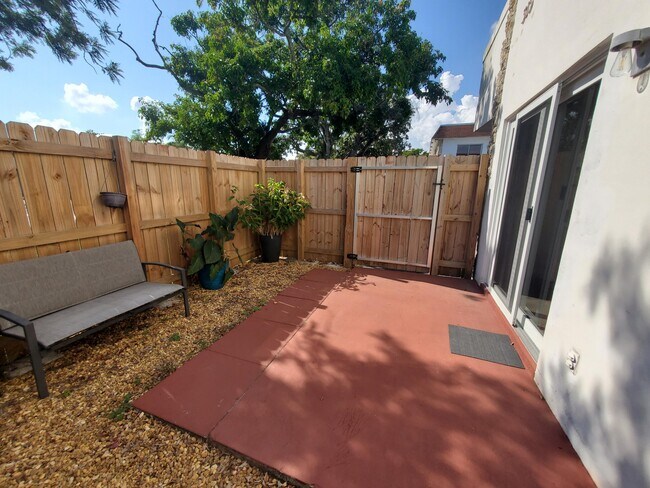 313 SW 1st St in Pompano Beach, FL - Building Photo - Building Photo