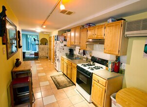 3128 30th St, Unit 1 in Astoria, NY - Foto de edificio - Building Photo