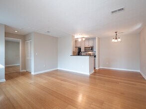 265 Alexandra Dr, Unit 8 in Mount Pleasant, SC - Foto de edificio - Building Photo