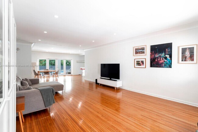 property at 1244 Alhambra Cir